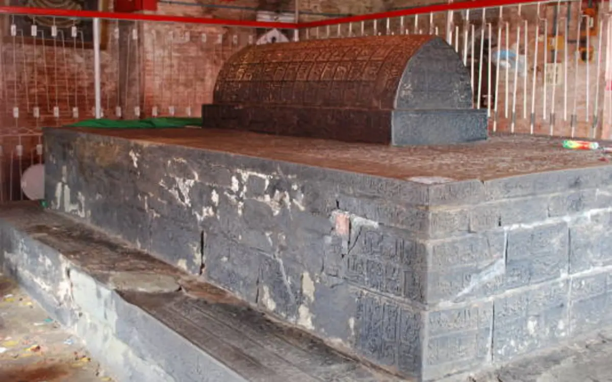 খান জাহান আলীর মাজার, বাগেরহাট