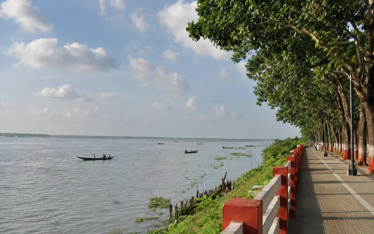 ব্রহ্মপুত্র নদ ও শিল্পাচার্য জয়নুল আবেদিন উদ্যান, ময়মনসিংহ